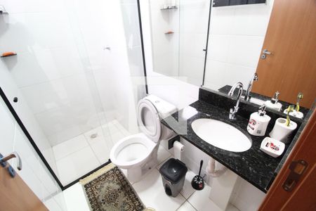 Banheiro da Suíte de apartamento para alugar com 2 quartos, 55m² em Laranjeiras, Uberlândia