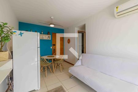 Sala de apartamento para alugar com 1 quarto, 55m² em Recreio dos Bandeirantes, Rio de Janeiro