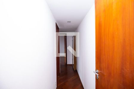 Corredor de apartamento para alugar com 2 quartos, 85m² em Lourdes, Belo Horizonte