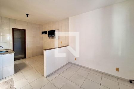 Sala de casa para alugar com 1 quarto, 50m² em Santa Rosa, Niterói