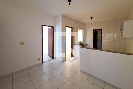 Sala de casa para alugar com 1 quarto, 50m² em Santa Rosa, Niterói