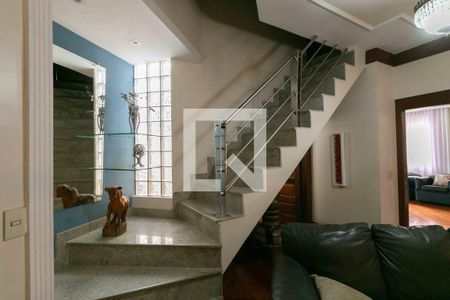 Casa de condomínio para alugar com 800m², 5 quartos e 6 vagas Casa de condomínio para alugar com 800m², 5 quartos e 6 vagasEscada 3 piso