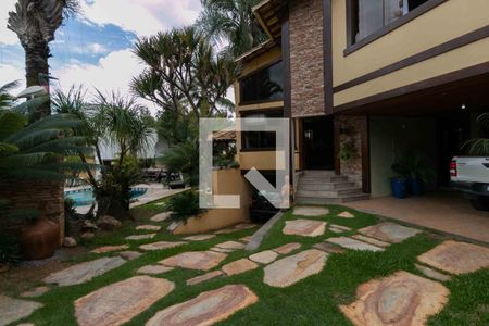 Casa de condomínio para alugar com 800m², 5 quartos e 6 vagas Casa de condomínio para alugar com 800m², 5 quartos e 6 vagasÁrea Externa