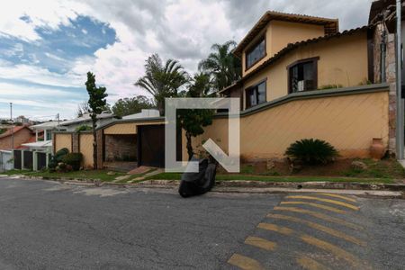 Casa de condomínio para alugar com 800m², 5 quartos e 6 vagas Casa de condomínio para alugar com 800m², 5 quartos e 6 vagasFachada