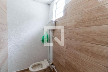 Banheiro de kitnet/studio para alugar com 1 quarto, 18m² em Brás, São Paulo