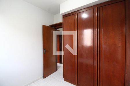 Quarto 01 de apartamento para alugar com 2 quartos, 58m² em Santa Mônica, Uberlândia