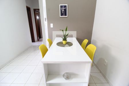 Sala de apartamento para alugar com 2 quartos, 58m² em Santa Mônica, Uberlândia