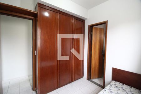 Quarto 01 de apartamento para alugar com 2 quartos, 58m² em Santa Mônica, Uberlândia