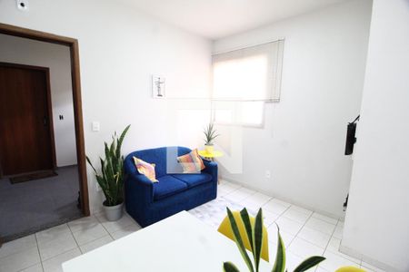 Sala de apartamento para alugar com 2 quartos, 58m² em Santa Mônica, Uberlândia