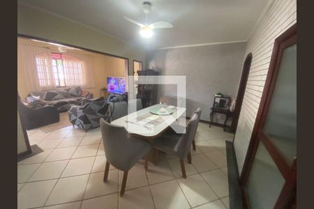 Casa à venda com 3 quartos, 240m² em Engenho do Mato, Niterói