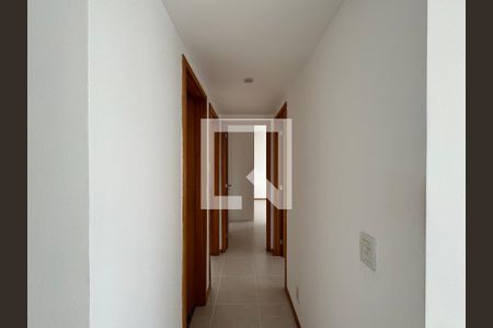 Corredor de apartamento para alugar com 3 quartos, 84m² em Recreio dos Bandeirantes, Rio de Janeiro