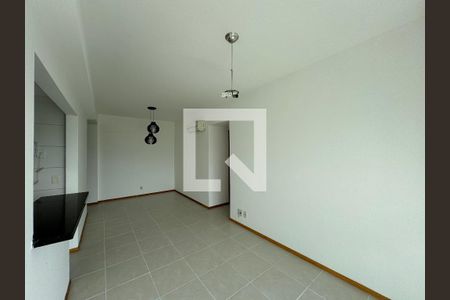 Sala de apartamento para alugar com 3 quartos, 84m² em Recreio dos Bandeirantes, Rio de Janeiro