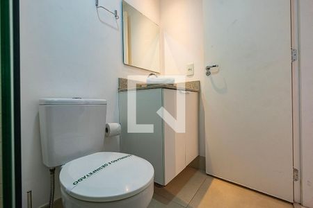 Banheiro de kitnet/studio à venda com 1 quarto, 30m² em Alto de Pinheiros, São Paulo