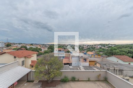 Sala - Vista de apartamento para alugar com 2 quartos, 60m² em Piratininga, Belo Horizonte