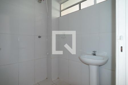 Banheiro de kitnet/studio para alugar com 0 quarto, 30m² em Bela Vista, São Paulo