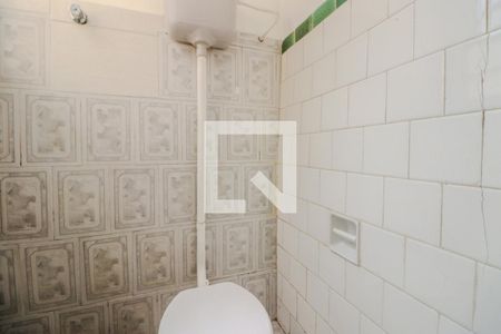 Banheiro de kitnet/studio à venda com 1 quarto, 23m² em Azenha, Porto Alegre