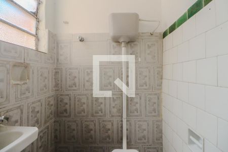 Banheiro de kitnet/studio à venda com 1 quarto, 23m² em Azenha, Porto Alegre