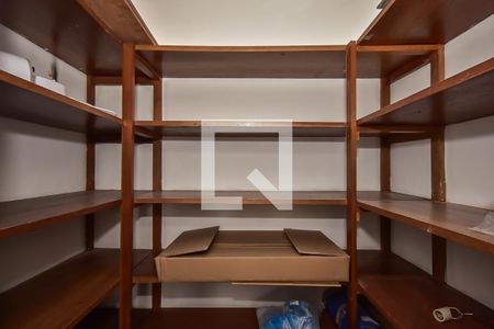 Roupeiro de apartamento para alugar com 3 quartos, 183m² em Real Parque, São Paulo