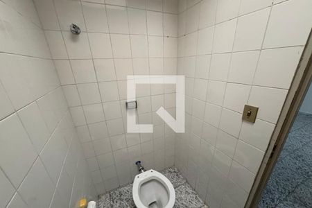 Banheiro Social de kitnet/studio para alugar com 1 quarto, 25m² em Jardim Sumare, Ribeirão Preto