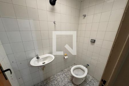 Banheiro Social de kitnet/studio para alugar com 1 quarto, 25m² em Jardim Sumare, Ribeirão Preto