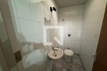 Banheiro Social de kitnet/studio para alugar com 1 quarto, 25m² em Jardim Sumare, Ribeirão Preto