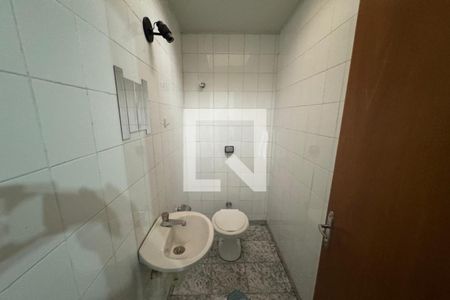 Banheiro Social de kitnet/studio para alugar com 1 quarto, 25m² em Jardim Sumare, Ribeirão Preto