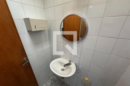 Banheiro Social de kitnet/studio para alugar com 1 quarto, 25m² em Jardim Sumare, Ribeirão Preto