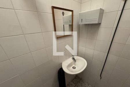 Banheiro Social de kitnet/studio para alugar com 1 quarto, 25m² em Jardim Sumare, Ribeirão Preto