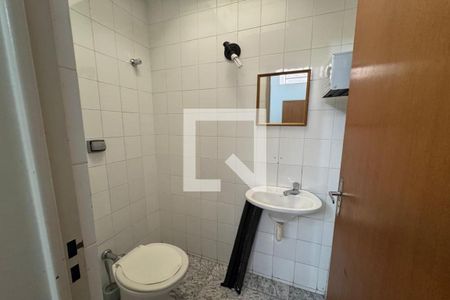 Banheiro Social de kitnet/studio para alugar com 1 quarto, 25m² em Jardim Sumare, Ribeirão Preto