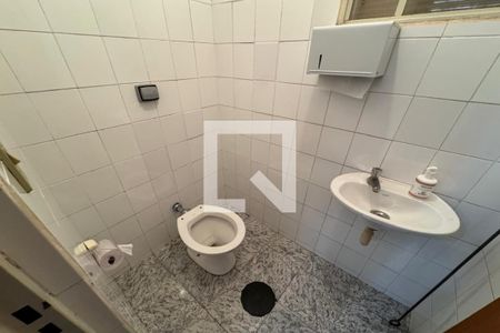 Banheiro Social de kitnet/studio para alugar com 1 quarto, 25m² em Jardim Sumare, Ribeirão Preto