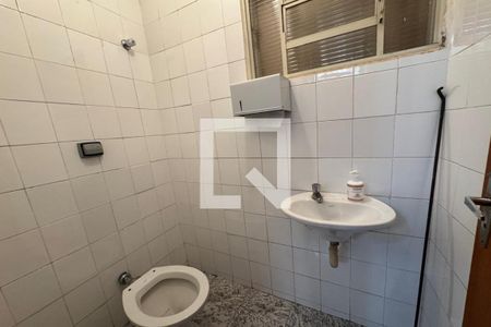 Banheiro Social de kitnet/studio para alugar com 1 quarto, 25m² em Jardim Sumare, Ribeirão Preto