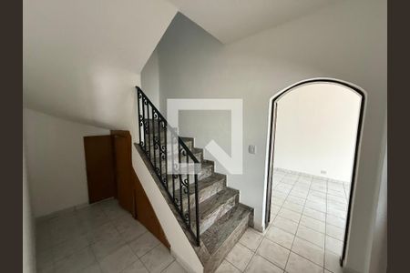 Escadas de casa para alugar com 4 quartos, 168m² em Vila Costa, Suzano