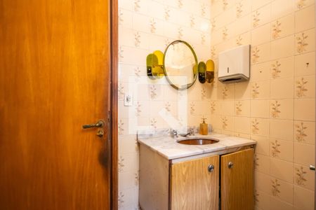 Casa à venda com 274m², 5 quartos e 4 vagas Casa à venda com 274m², 5 quartos e 4 vagasBanheiro 3