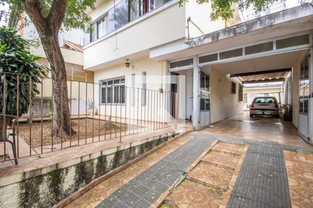 Casa à venda com 274m², 5 quartos e 4 vagas Casa à venda com 274m², 5 quartos e 4 vagasGaragem