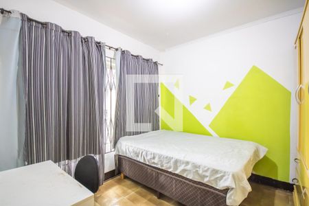 Casa à venda com 274m², 5 quartos e 4 vagas Casa à venda com 274m², 5 quartos e 4 vagasQuarto 2