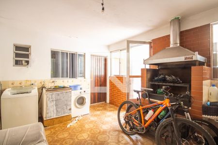 Casa à venda com 274m², 5 quartos e 4 vagas Casa à venda com 274m², 5 quartos e 4 vagasÁrea de Serviço