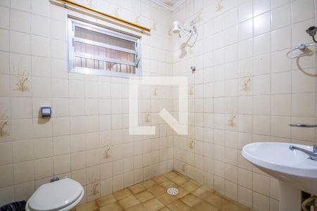 Casa à venda com 274m², 5 quartos e 4 vagas Casa à venda com 274m², 5 quartos e 4 vagasBanheiro 2