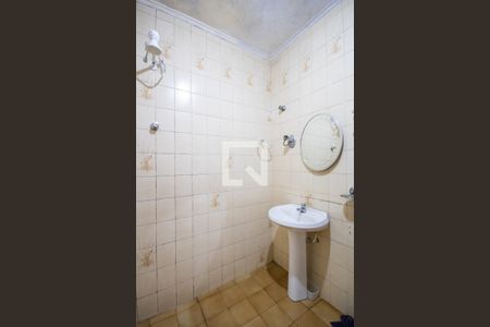 Casa à venda com 274m², 5 quartos e 4 vagas Casa à venda com 274m², 5 quartos e 4 vagasBanheiro 2