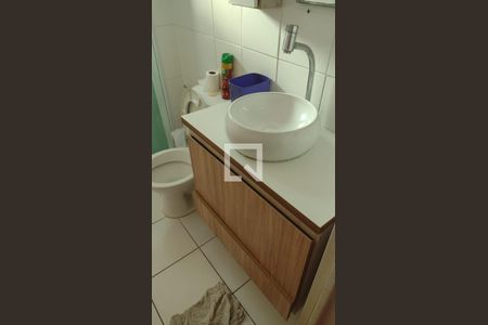 Banheiro de apartamento para alugar com 2 quartos, 49m² em Vila da Oportunidade, Carapicuíba