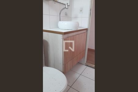 Banheiro de apartamento para alugar com 2 quartos, 49m² em Vila da Oportunidade, Carapicuíba