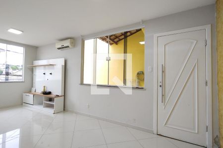 Sala de casa de condomínio para alugar com 3 quartos, 300m² em Jacarepaguá, Rio de Janeiro