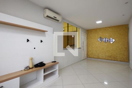 Sala de casa de condomínio para alugar com 3 quartos, 300m² em Jacarepaguá, Rio de Janeiro