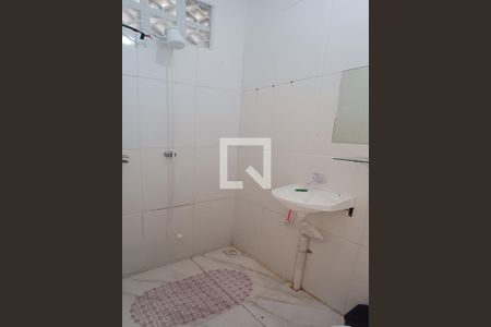 Banheiro de kitnet/studio para alugar com 1 quarto, 40m² em Coqueiros, Florianópolis