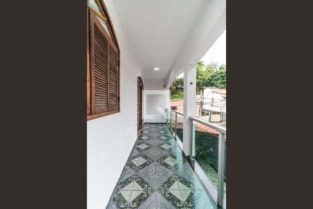 Varanda de casa para alugar com 5 quartos, 110m² em Vila Magdalena, Contagem