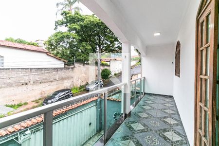 Varanda de casa para alugar com 5 quartos, 110m² em Vila Magdalena, Contagem