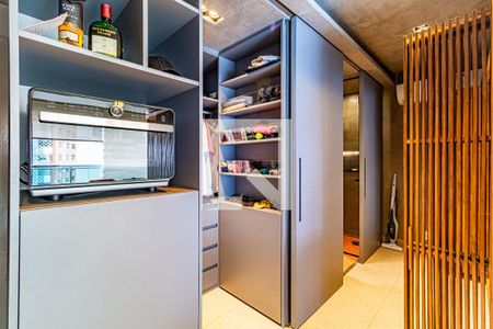 Closet de apartamento à venda com 1 quarto, 44m² em Pinheiros, São Paulo