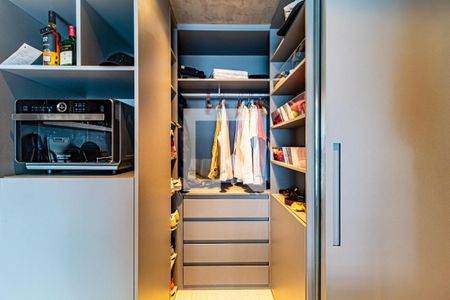 Closet de apartamento à venda com 1 quarto, 44m² em Pinheiros, São Paulo