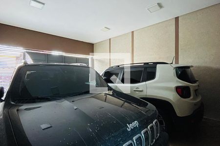 Casa à venda com 260m², 5 quartos e 2 vagas Casa à venda com 260m², 5 quartos e 2 vagasGaragem