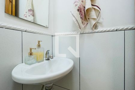 Casa à venda com 260m², 5 quartos e 2 vagas Casa à venda com 260m², 5 quartos e 2 vagasLavabo 2
