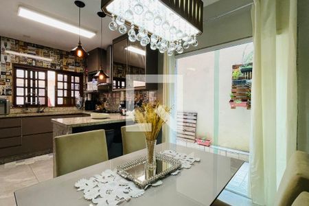 Casa à venda com 260m², 5 quartos e 2 vagas Casa à venda com 260m², 5 quartos e 2 vagasCozinha 1